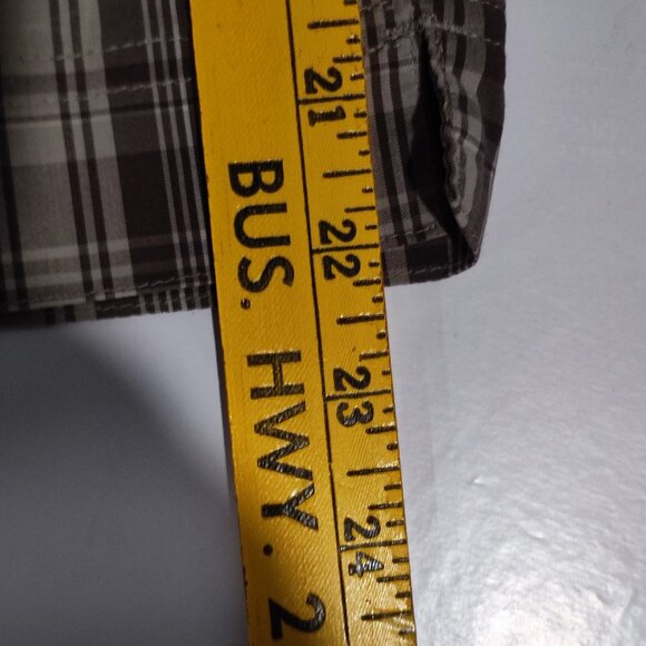 Columbia Titanium lightweight short light brown plaid women's size 8 - Picture 13 of 13